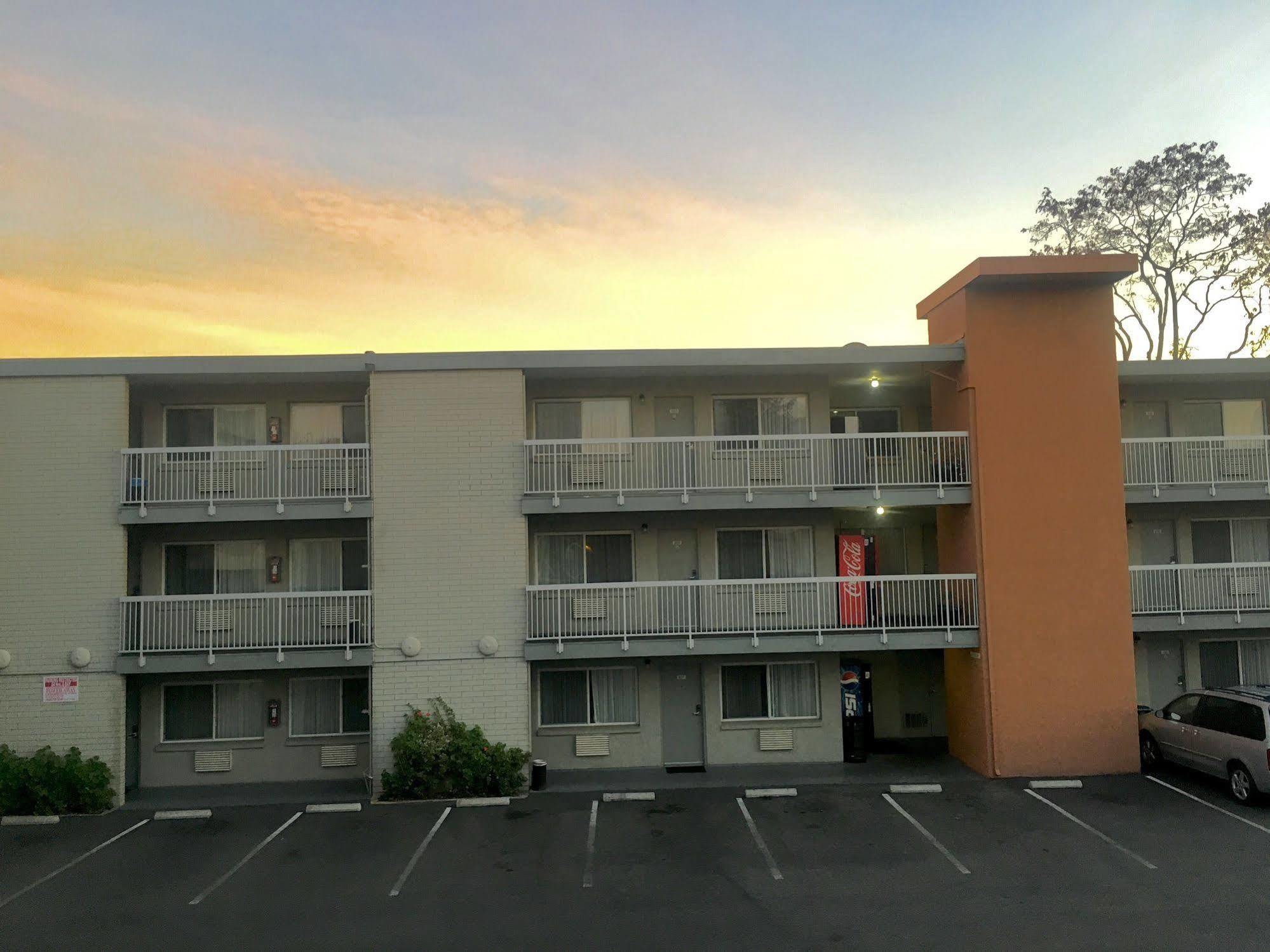 Ramada San Jose Convention Center Hotel Exterior foto